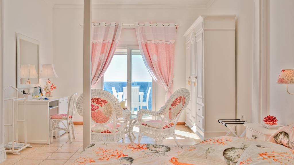 Hotel La Calanque Cavalaire-sur-Mer